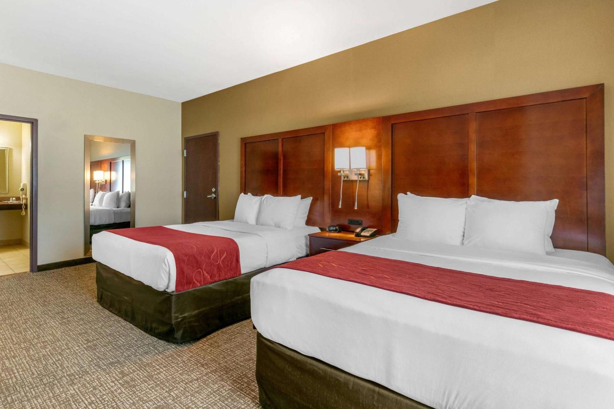 Queen Suite with Two Queen Beds and Roll-In Shower - Accessible/Non-Smoking,1281779389:JPEG